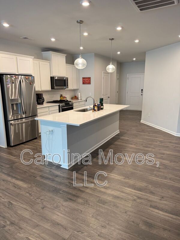 Foto del edificio - 717 Isleworth Ln