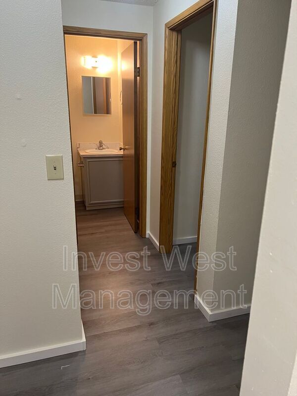 Foto del edificio - 7106 NE Hazel Dell Ave