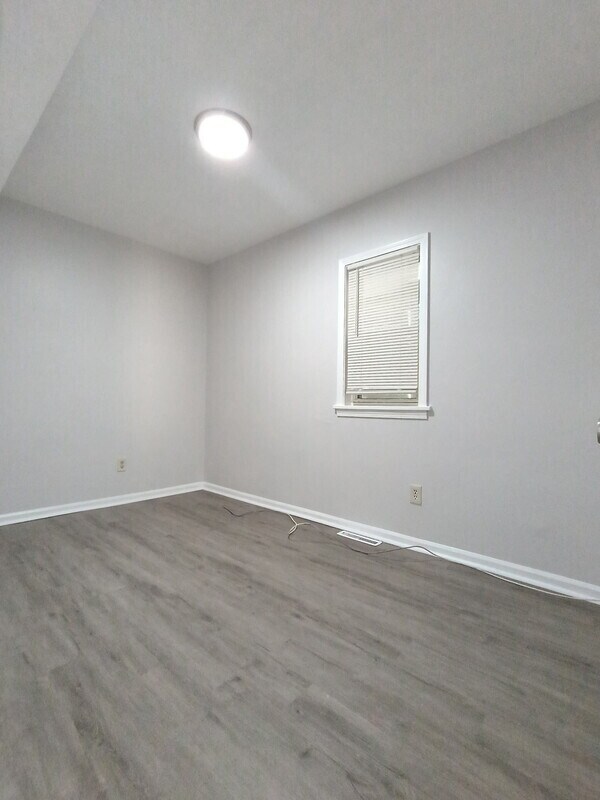 Building Photo - 3028 7th Ave