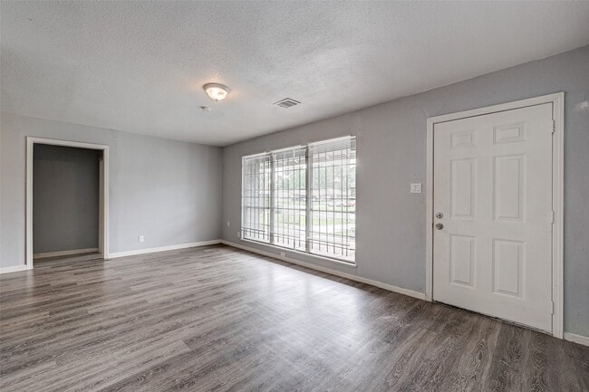 Foto del edificio - 7658 Belbay St