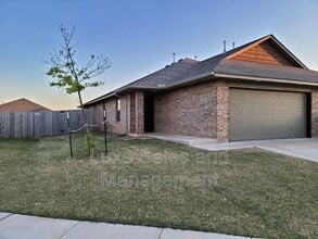 Building Photo - 8808 SW 45th St