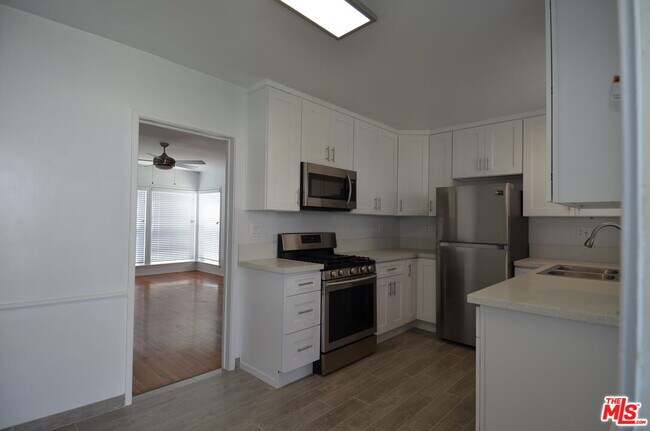 Building Photo - 6116 Overhill Dr