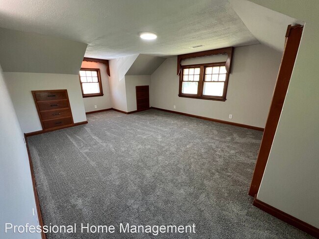 Building Photo - 3 br, 2 bath House - 824 W Southerland Dr