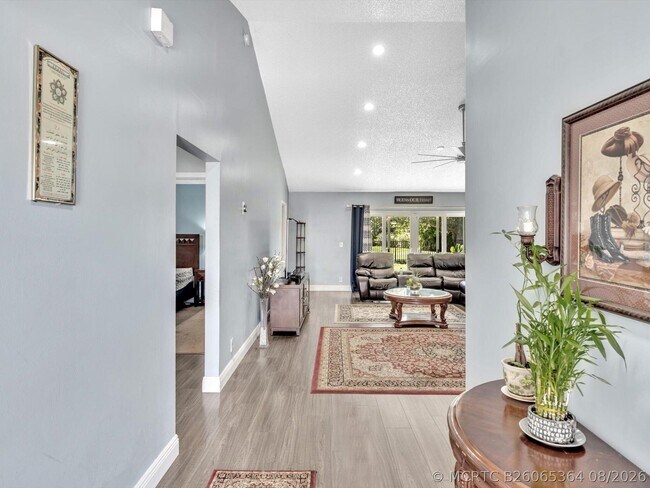 Building Photo - 9393 Laurel Green Dr