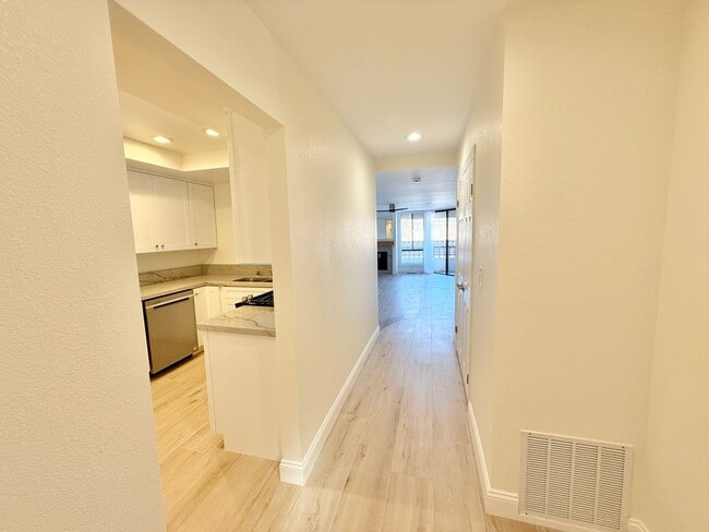 Building Photo - Gorgeous home off the Mission Viejo Lake