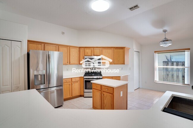 Foto del edificio - 14950 Hidden Oaks Cir