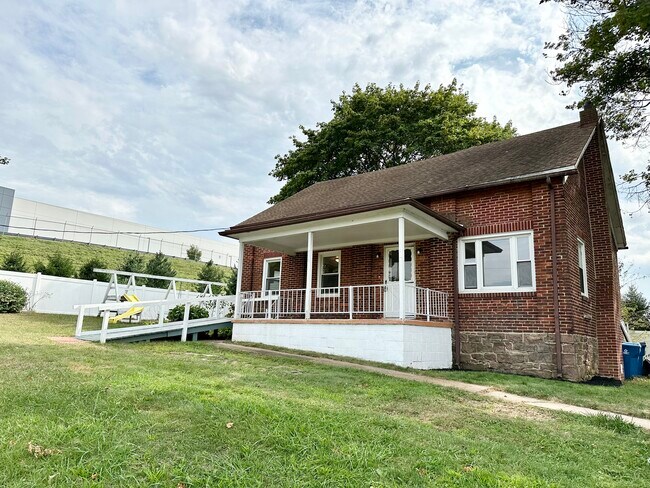 Foto del edificio - 225 Zions View Rd