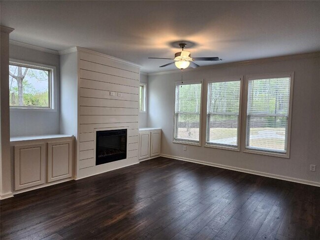 Foto del edificio - 5553 Shallow Branch Dr