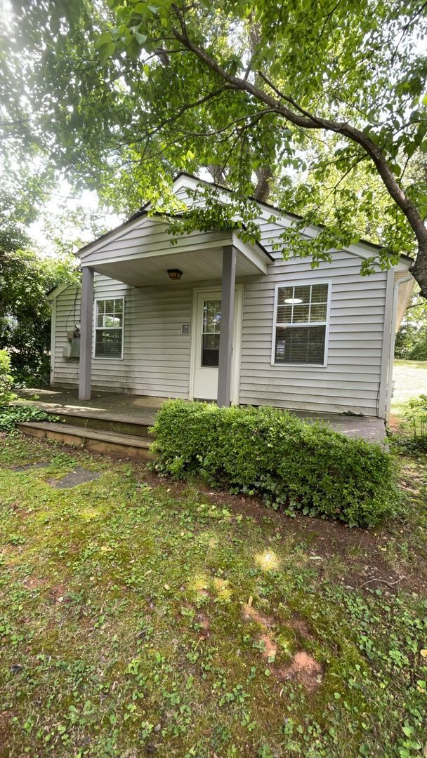 Foto del edificio - 1305 Cherry Avenue- E **1/2 off first month's rent!!**