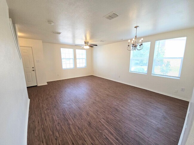 Foto del edificio - Beautiful 2 story home off Old Decatur