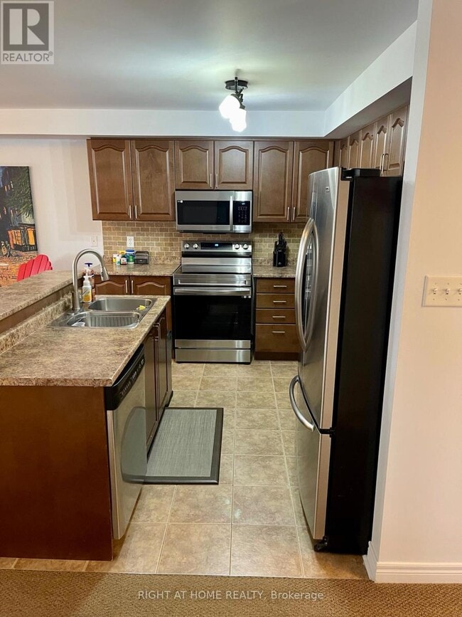 Building Photo - 2933 Bur Oak Ave