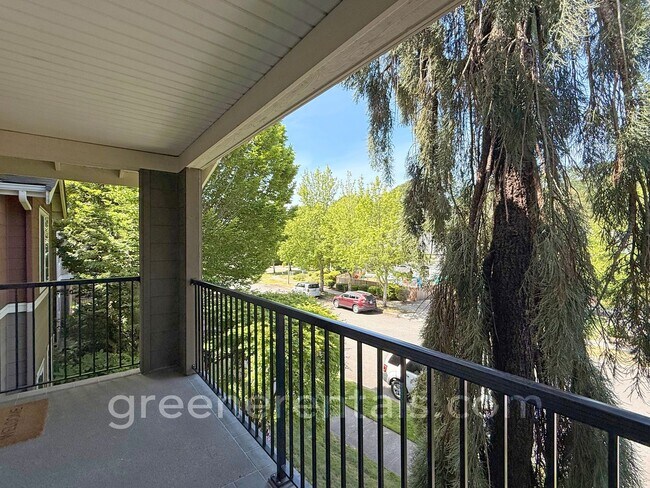 Building Photo - 2BD/2BA Upper Level Condo in DuPont's Palisade Park