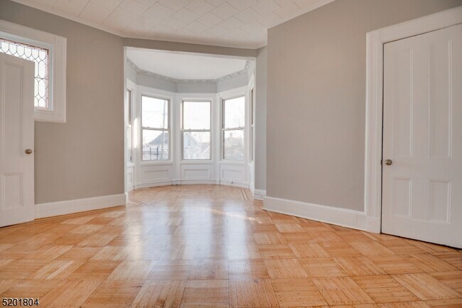 Building Photo - 398 Summer Ave