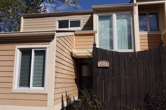Building Photo - 621 Cobblestone Rd