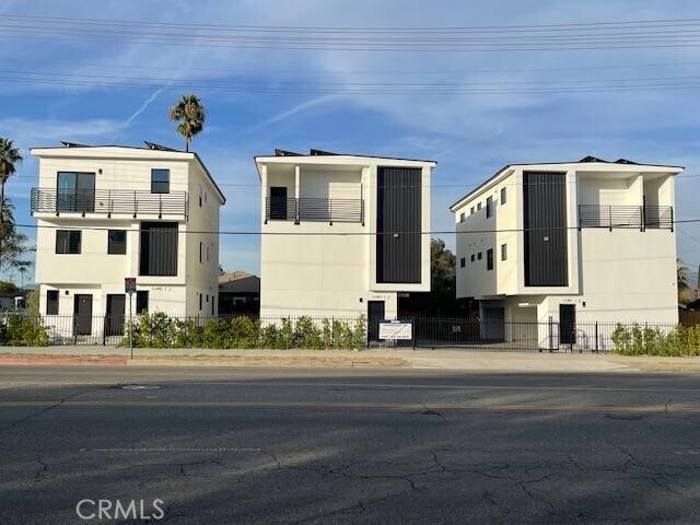 Foto principal - 11453 W Victory Blvd