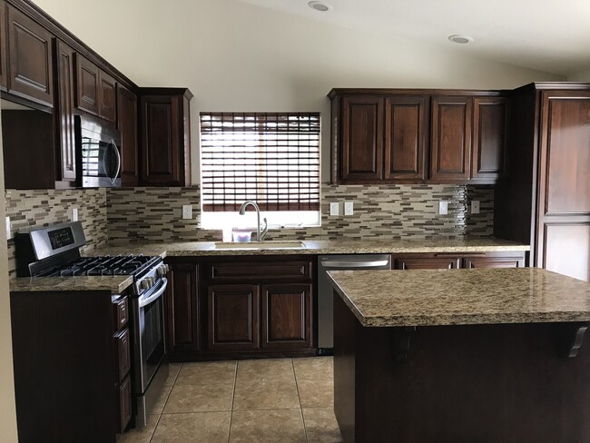 Building Photo - 3BD/2BA May Ranch Home!