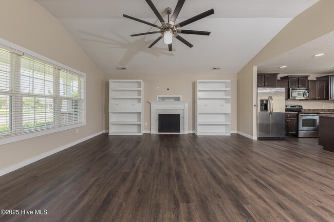 Building Photo - 905 Merlin Ct