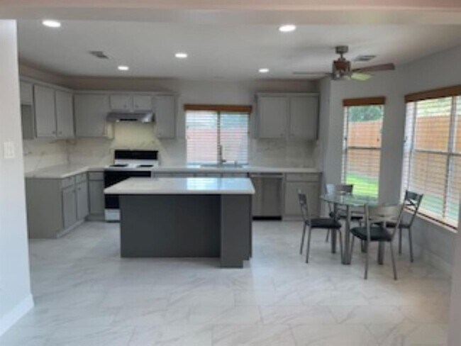 Building Photo - 14702 Chapelbrook Ln