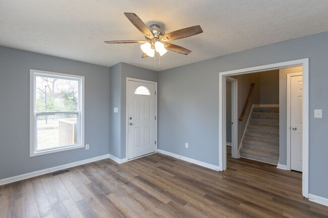 Building Photo - 70 Strawberry Hill Ln