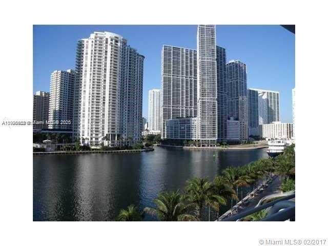 Foto principal - 325 S Biscayne Blvd