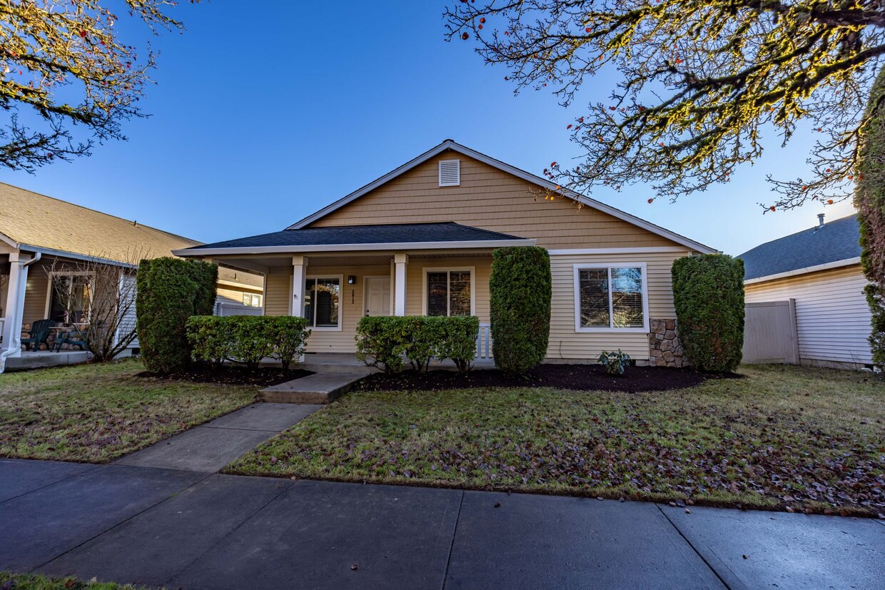 Primary Photo - Three bedroom home in Battle Ground. One l...