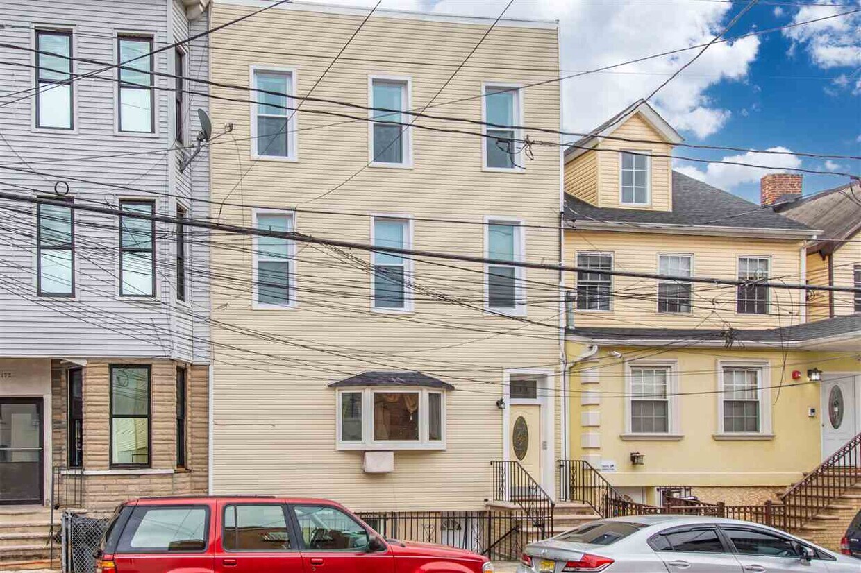 170 New York Ave Unit 3RD FLOOR, Jersey City, NJ 07307 Apartment for