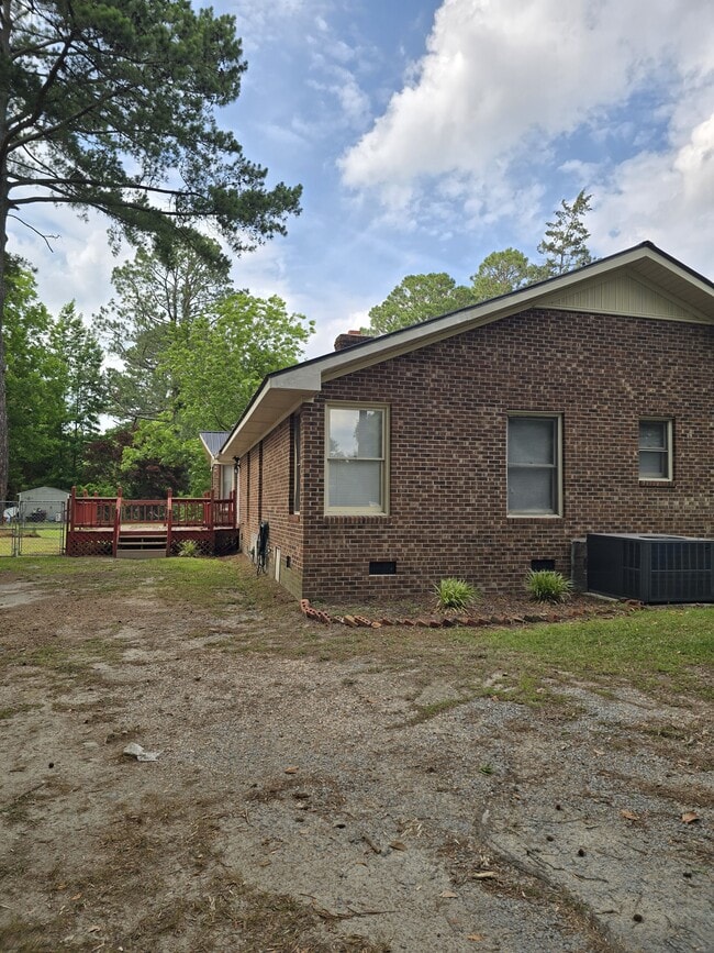 Building Photo - 401 Pecan St