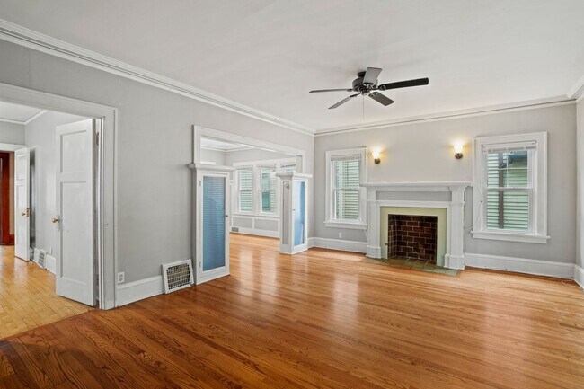 Foto del edificio - Rare 2 bedroom Lower