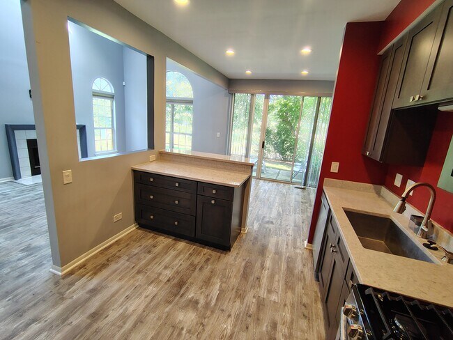 Foto del edificio - 667 Woodhaven Dr