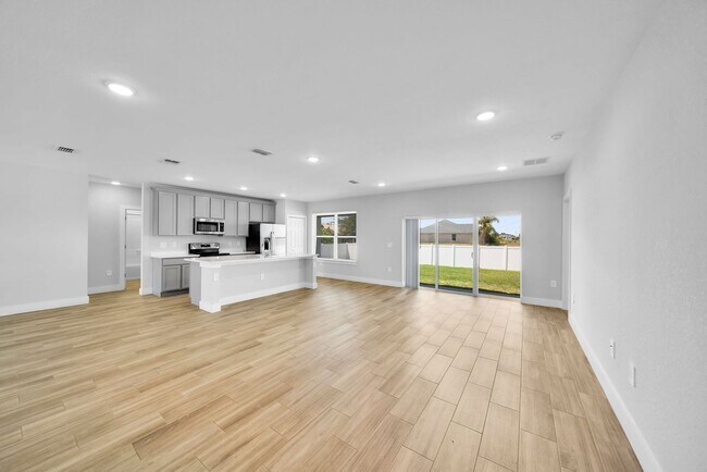 Building Photo - SINGLE FAMILY HOUSE AVAILABLE FOR RENT NOW!!!! Zip code 33993