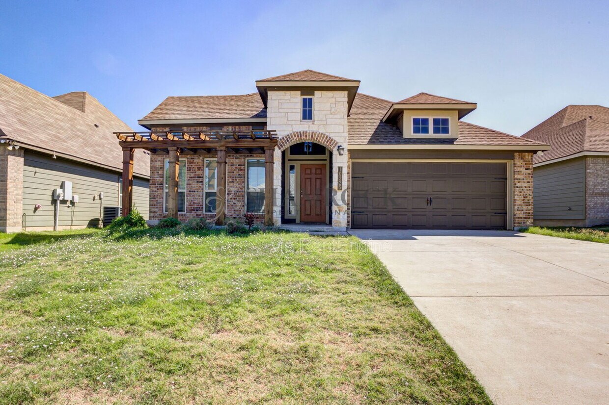 Primary Photo - 10225 Biltmore Dr