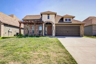 Building Photo - 10225 Biltmore Dr