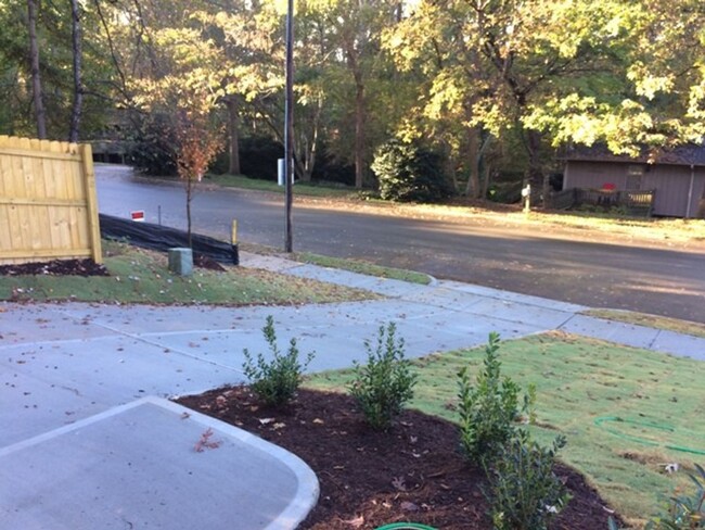 Building Photo - Contemporary Duplex in Prime Downtown Cary...