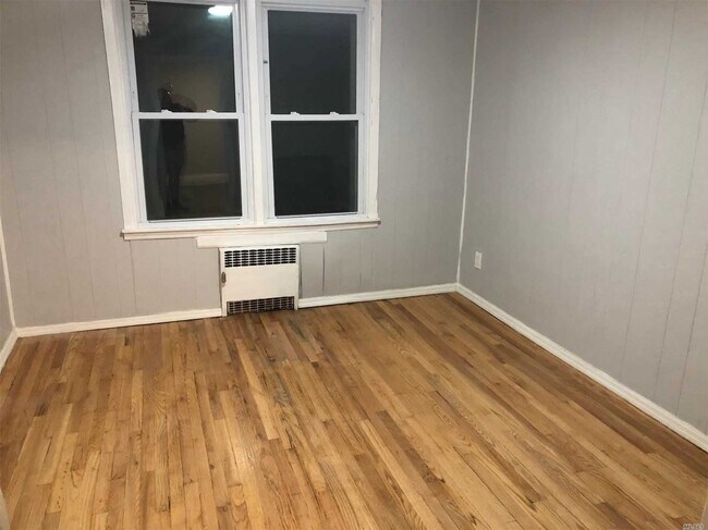 Foto del edificio - 217-84 Hempstead Ave