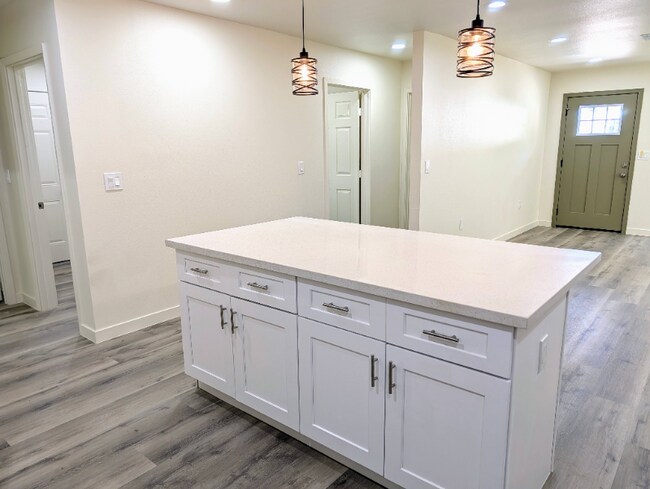 Building Photo - 1358 N Murray St