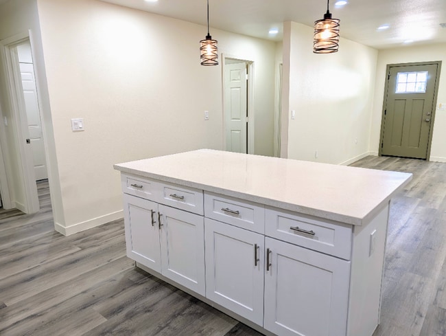 Foto del edificio - 1358 N Murray St