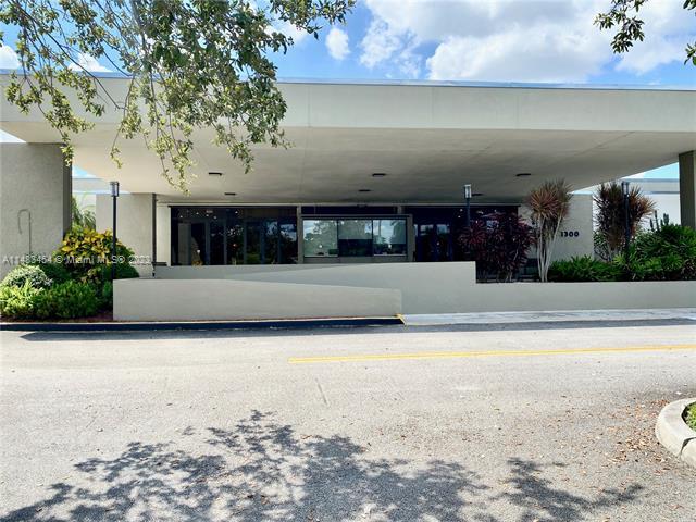 Foto del edificio - 4801 Martinique Pl