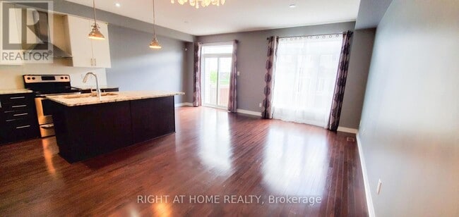 Building Photo - 617 Sunburst St