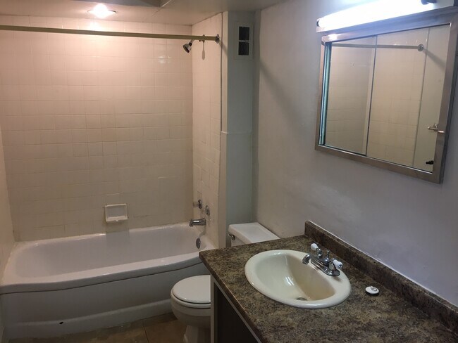 Foto del edificio - College Street Apartments