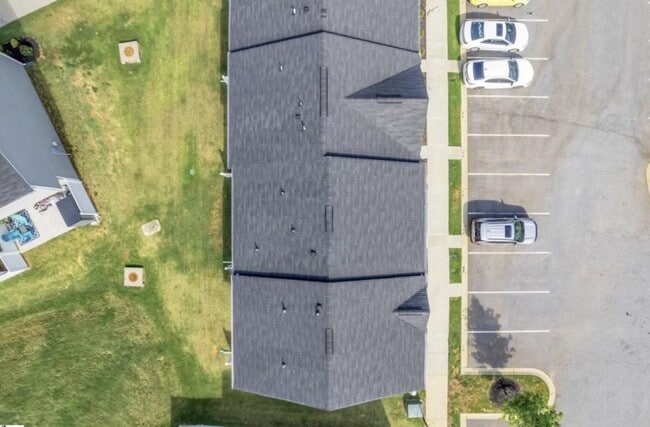 Building Photo - 106 E Frontage Rd