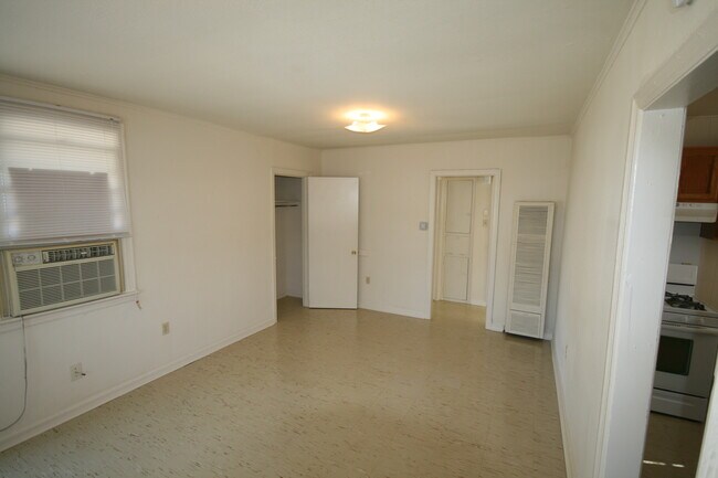 Foto del edificio - 2302 Rose Dr
