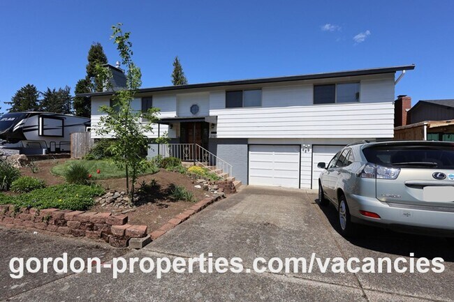 Foto del edificio - NE 22nd Ct - Gresham 4 bedroom split level home