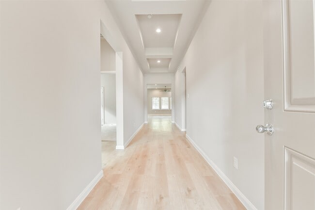 Building Photo - 3915 Sugardale St