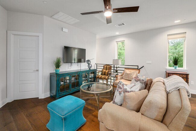 Foto del edificio - 1205 Elm St