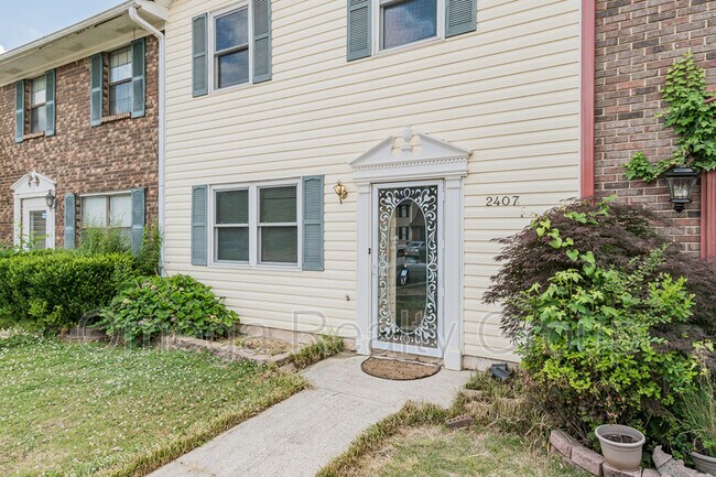 Building Photo - 2407 Hampstead Dr
