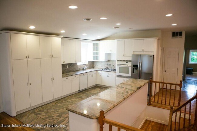 Foto del edificio - 236 Kelly Blvd