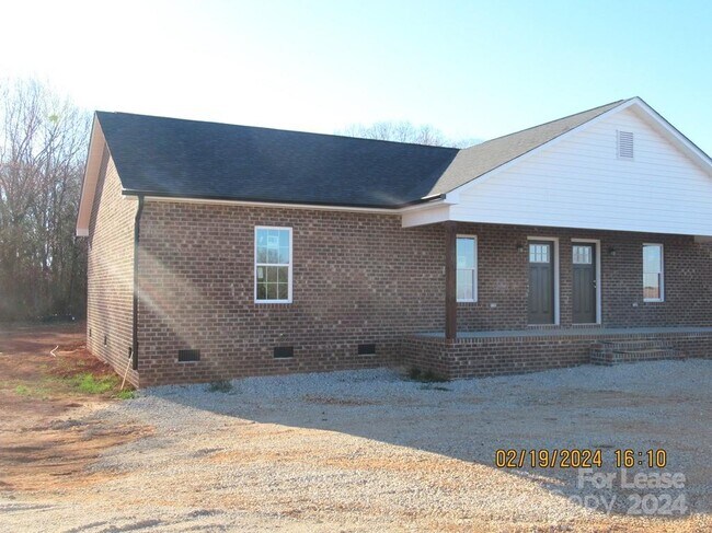 Building Photo - 403 Brook Iii School Rd