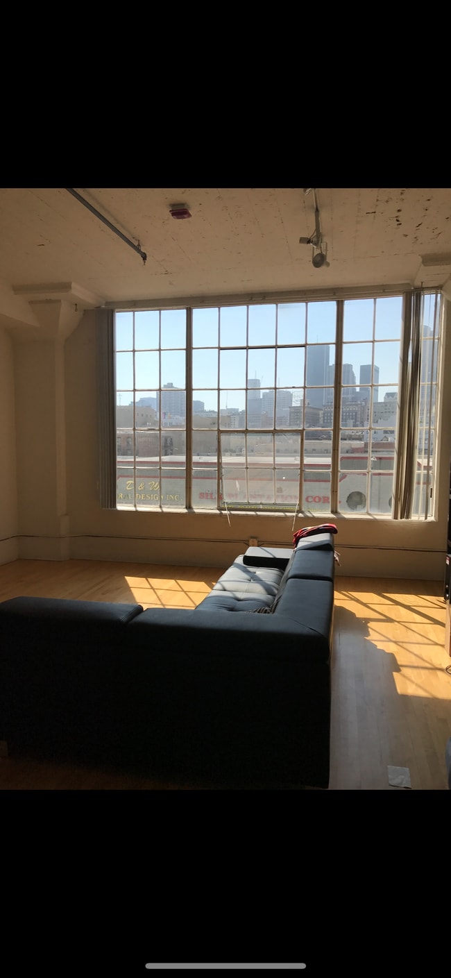 Building Photo - 420 S San Pedro St