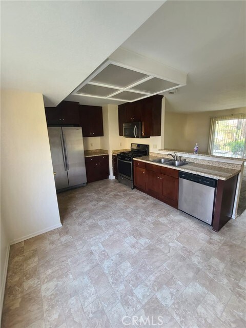 Foto del edificio - 1365 Crafton Ave