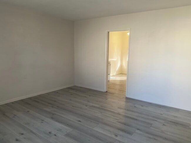 Sala de estar - 6820 Valmont St